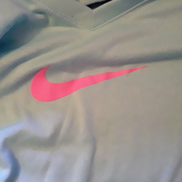 Girls Nike Dri-FIT T-shirt size XL - Picture 3 of 5